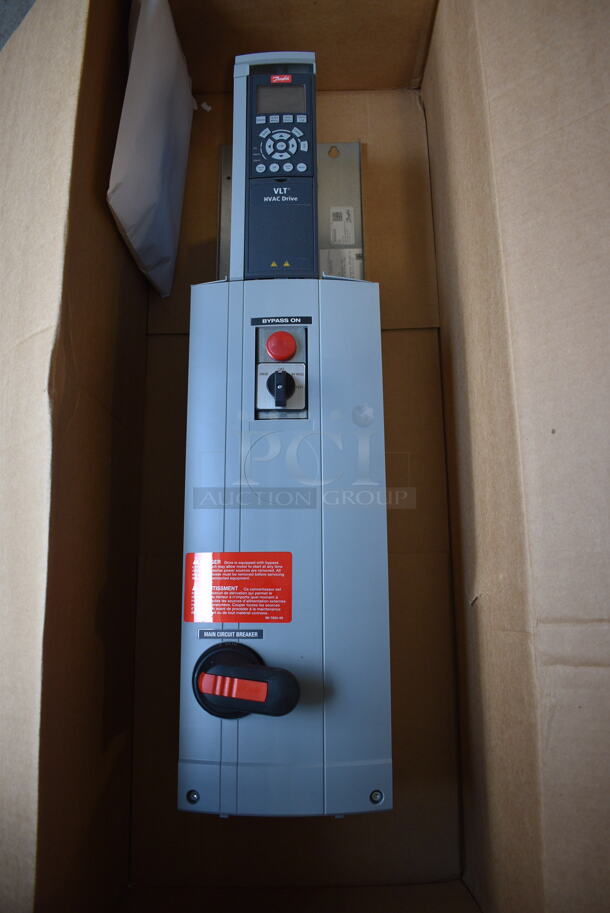 BRAND NEW IN BOX! Danfoss Model 174L1565 Metal Commercial VLT HVAC Drive. 460 Volts, 3 Phase. 8x10x31