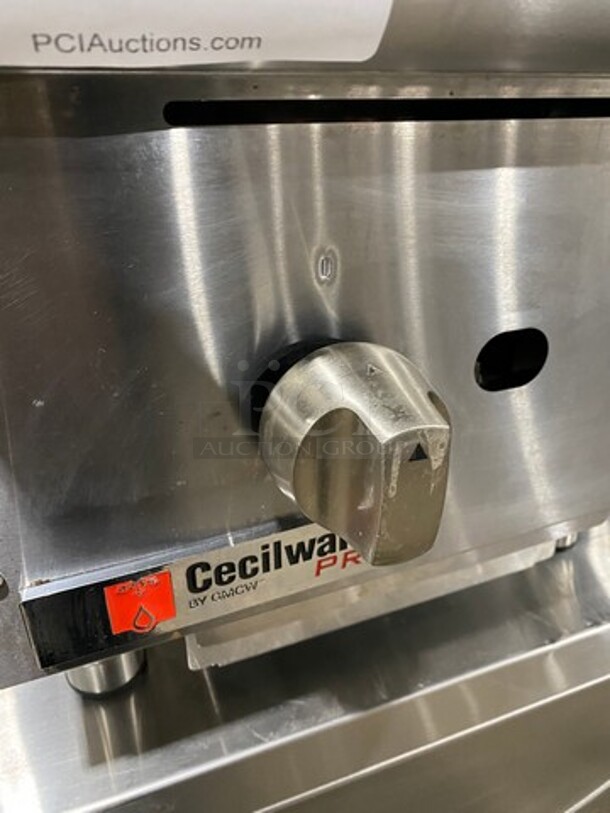 Cecilware Pro Commercial Countertop Gas Powered Flat Top Griddle! With Back And Side Splashes! All Stainless Steel! On Legs! - Image 6 of 7