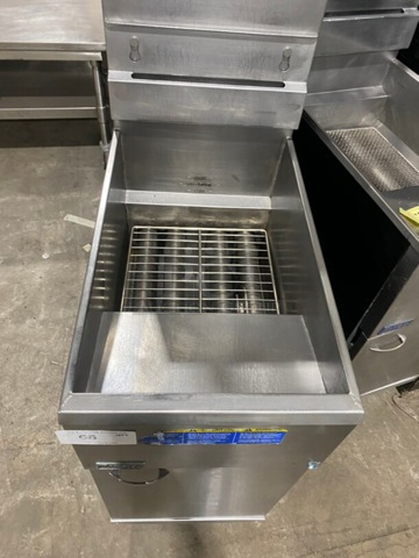 NICE! Pitco Commercial Natural Gas Powered Deep Fat Fryer! With Backsplash! All Stainless Steel! On Legs! Model: 40D SN: G17MC084200 - Image 2 of 8