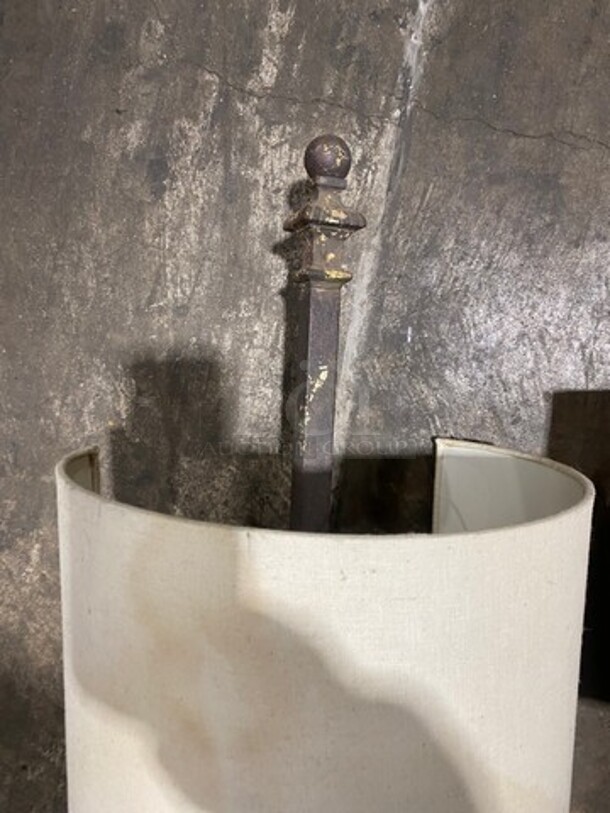 ALL ONE MONEY! Wall Mount Light Fixtures! - Image 5 of 6