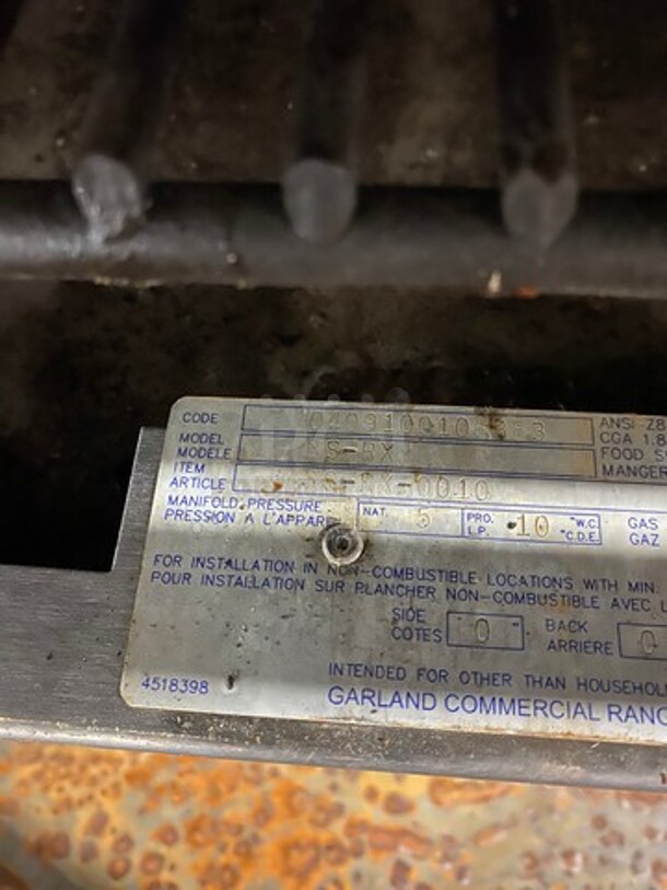 US Range Commercial Natural Gas Powered Flat Top Griddle! With Side Splashes! With Raised Back Splash And Cheese Melter! With Storage Space Underneath! All Stainless Steel! On Legs! Model: BSRX SN: 0409100106383 - Image 10 of 12