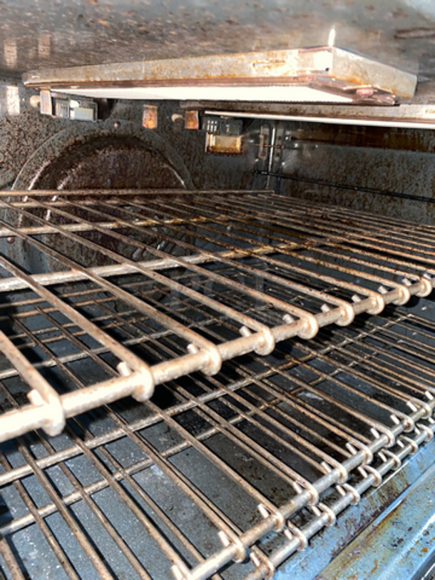 Thermador Gas Powered Stove Top! 4 Burner And Built In Flat Top In The Center! With Full Size Oven Underneath! With Metal Oven Racks! All Stainless Steel! - Image 9 of 12