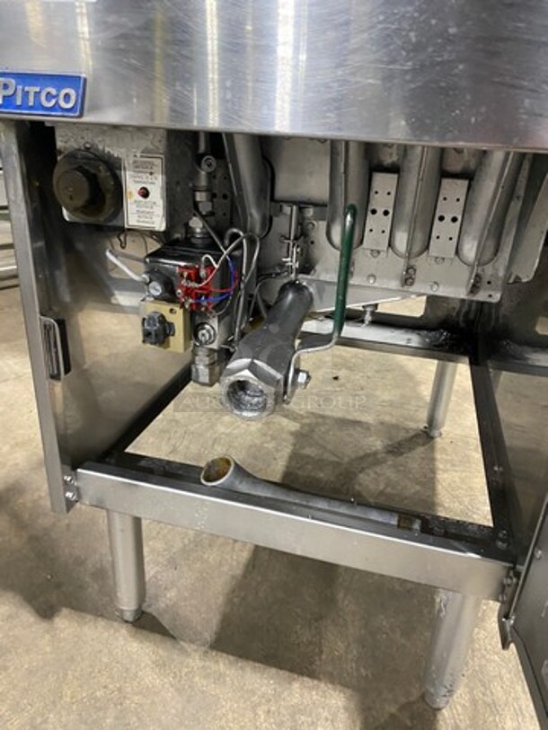 Pitco Commercial Natural Gas Powered 75LB Deep Fat Fryer! With 2 Metal Frying Baskets! All Stainless Steel! On Legs! - Image 7 of 9