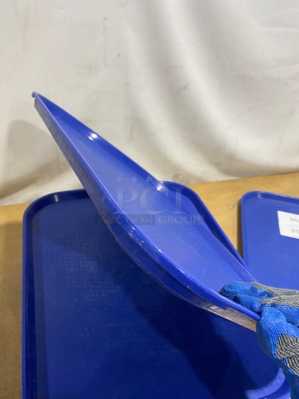Cambro Blue Rectangular Fast-Food/Cafeteria Serving Trays! Model: 1418FF! 10X Your Bid!  - Image 5 of 7