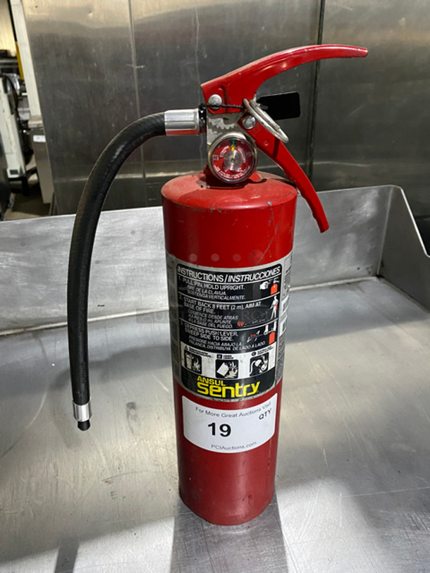 Ansul Sentry Dry Chemical Fire Extinguisher! Model: A05 Class: 3-A:10-B:C