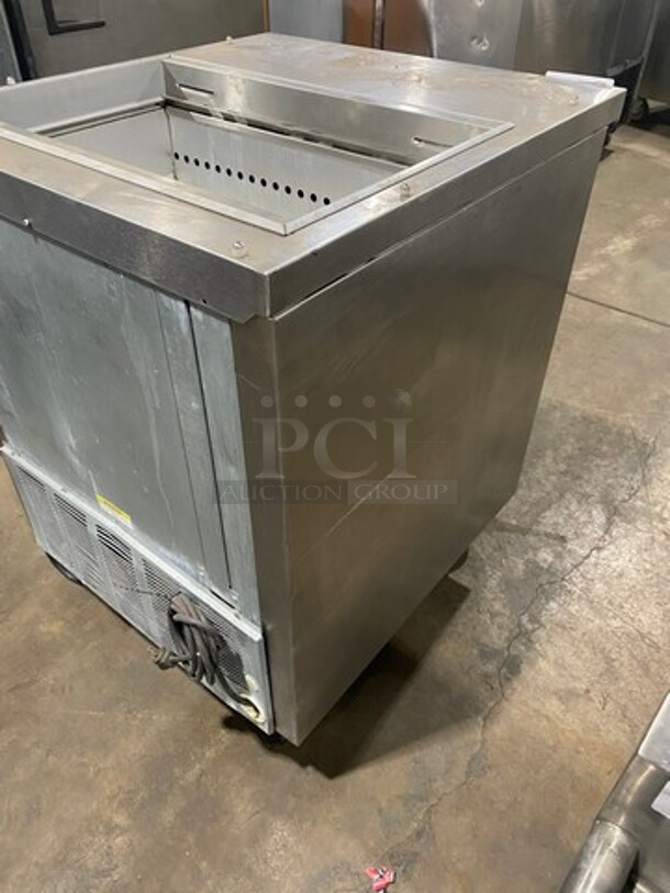 Beverage Air Commercial Refrigerated Sandwich Prep Table! With Single Door Refrigerated Storage Space Underneath! All Stainless Steel! Model SP27 Serial 7208954! 115V 1Phase! On Casters! - Image 4 of 10