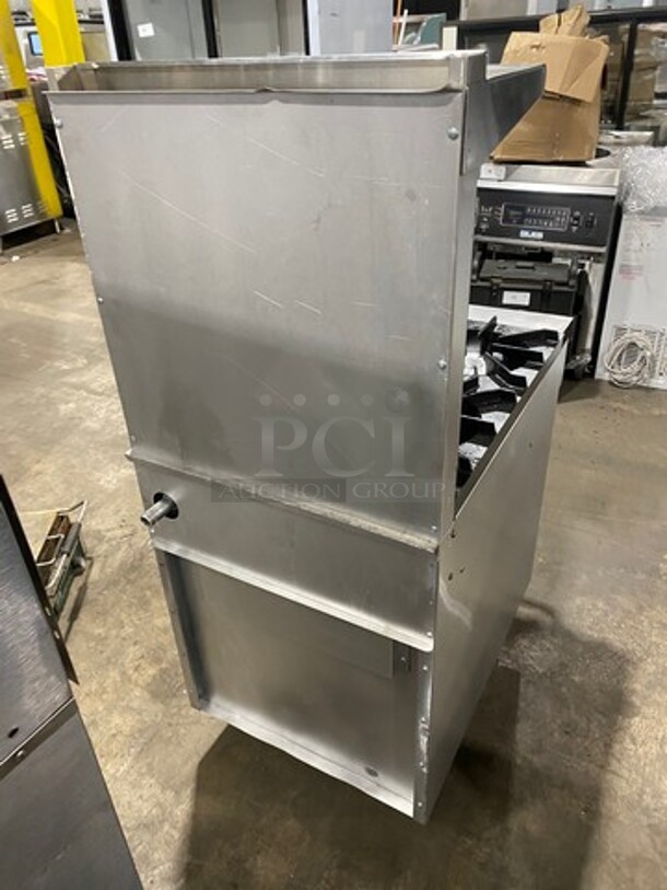 Montague Commercial Natural Gas Powered 4 Burner Stove! With Raised Back Splash And Salamander Shelf! With Oven Underneath! All Stainless Steel! On Legs! - Image 4 of 10