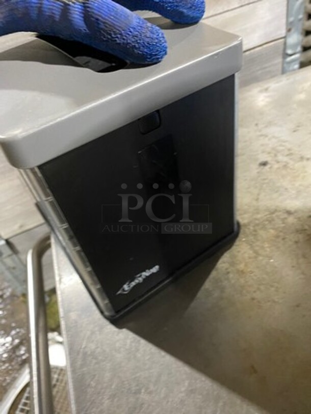 ALL ONE MONEY! Easy Nap Countertop Napkin Dispenser! - Image 6 of 6