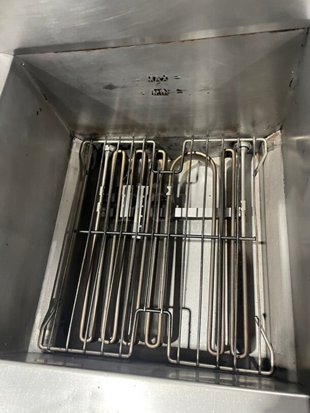 USR Cookline Commercial Electric Powered Stainless Steel Deep Fat Fryer! With Frying Baskets! On Legs! 240V! Model: SR114E! - Image 4 of 10