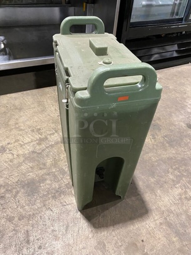 Cambro Insulated Beverage Dispenser/ Holder! With Side Handles! With Lid! - Image 4 of 6