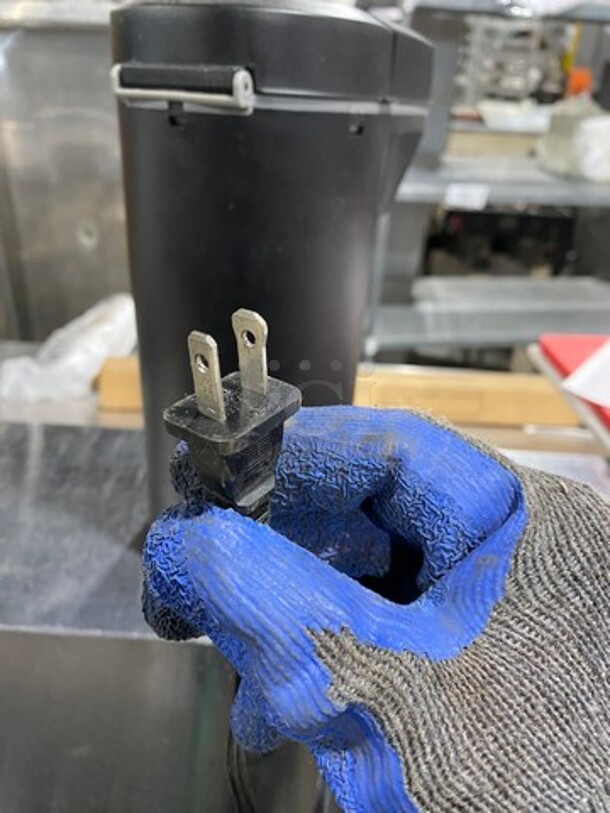 Farberware Countertop K Cup Coffee Maker! Model: 201762 120V - Image 4 of 7