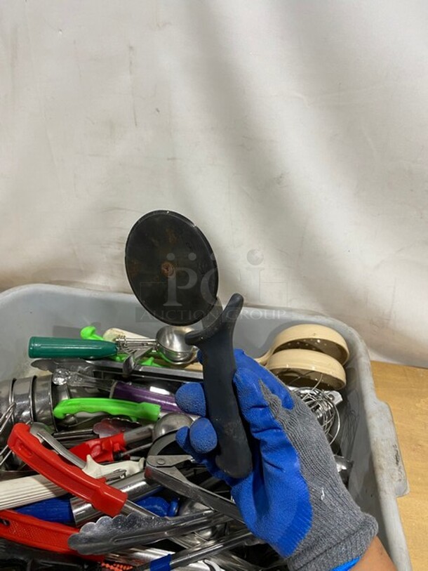 Lot Of Assorted Kitchen Utensils! All One Money! - Image 3 of 6