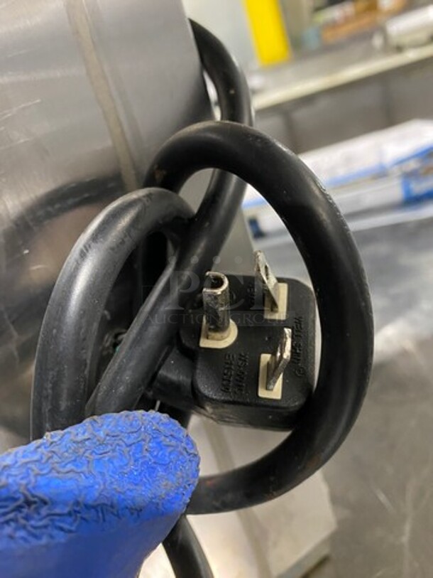 Panasonic Commercial Countertop Microwave Oven! All Stainless Steel! With View Through Door! Model: NE17521 SN: 6A72100018 208/230V 60HZ 1 Phase - Image 8 of 8