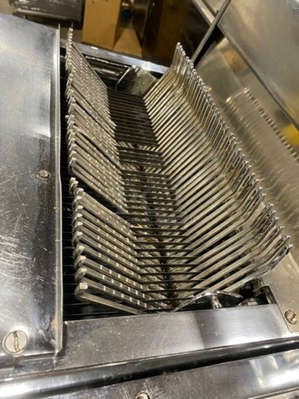 Berkel Commercial Countertop Bread Loaf Slicer! Model: MB3/8 SN: 9213110600319 115V 60HZ 1 Phase - Image 5 of 8