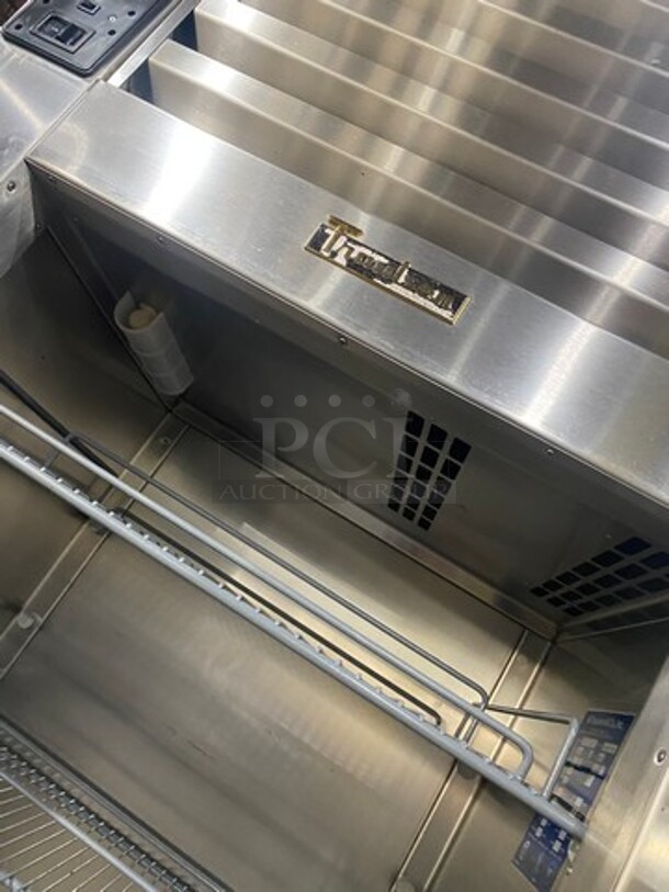 Traulsen Commercial Single Door Reach In Cooler Merchandiser! With View Through Door! Poly Coated Racks! All Stainless Steel! Model: UR30WT SN: 219617 115V 60HZ 1 Phase - Image 6 of 9