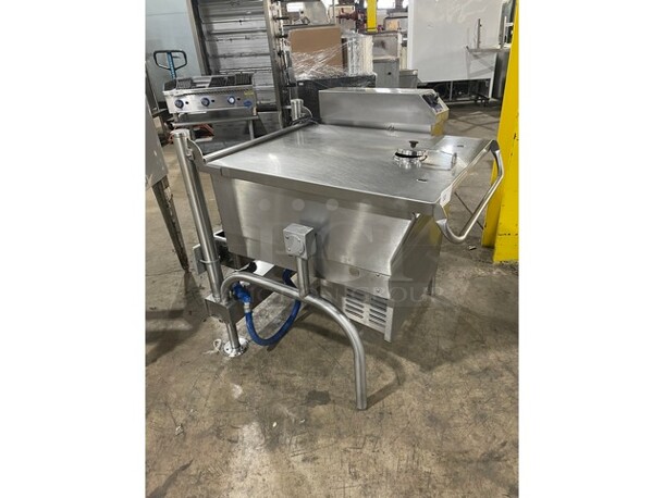 Amazing! EXTRA CLEAN! LIKE NEW! Cleveland Commercial Natural Gas Powered Tilt Skillet/Braising Pan! All Stainless Steel! On Legs! Working When Removed!  - Image 2 of 10
