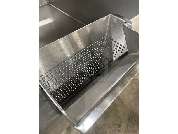 Amazing! EXTRA CLEAN! LIKE NEW! Cleveland Commercial Natural Gas Powered Tilt Skillet/Braising Pan! All Stainless Steel! On Legs! Working When Removed!  - Image 6 of 10