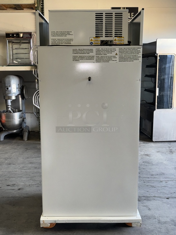 BRAND NEW SCRATCH & DENT! Leer 30AG-R290 36" Indoor Auto Defrost Ice Merchandiser with Straight Front and Glass Door. TESTED. IN PERFECT WORKING ORDER. 115v, 15Amps, 60Hz 36x30x76-1/2 - Image 3 of 8
