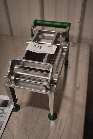 BRAND NEW SCRATCH AND DENT! Garde Metal Countertop Chicken Slicer. 