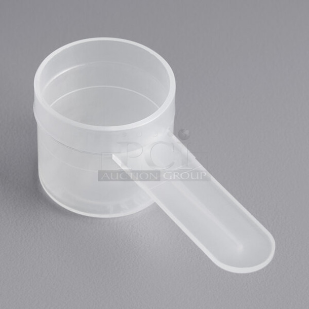 BRAND NEW SCRATCH AND DENT! 7.5 cc Polypropylene Scoop with Short Handle - 50/Pack - Image 1 of 3