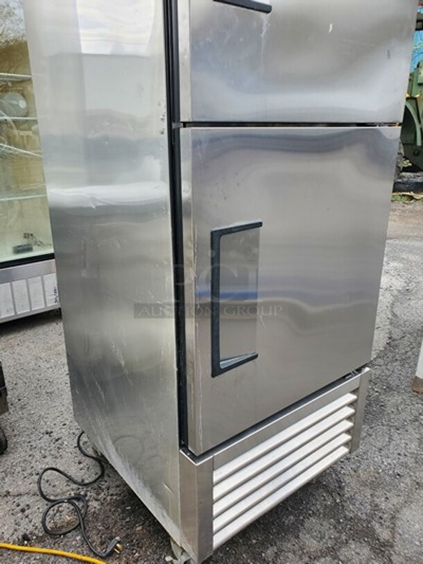 True T-23F-2, 27" 2 Solid Half Door Reach-In Freezer|115V|on casters! - Image 4 of 5