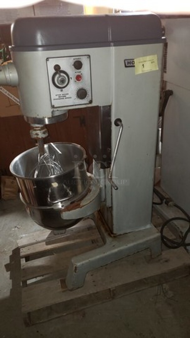 Hobart D330- 40-quart mixer with bowl, hook, and whisk- Working- 120v single Phase