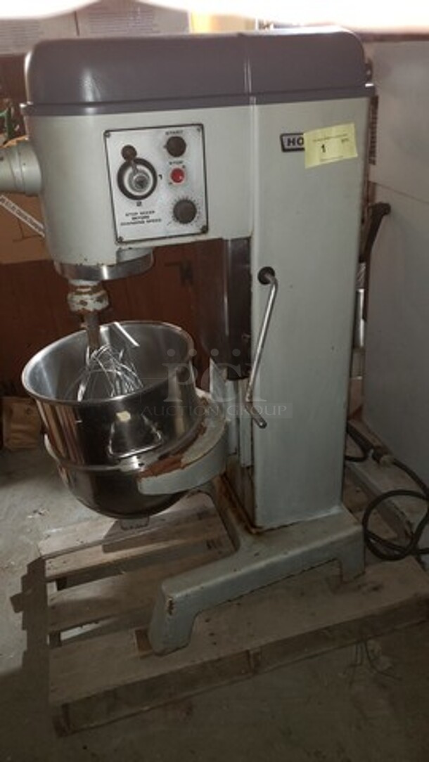 Hobart D330- 40-quart mixer with bowl, hook, and whisk- Working- 120v single Phase - Image 1 of 5
