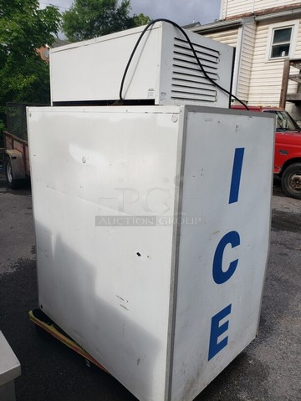 Outdoor Solid Door Bagged Ice Merchandiser! - Image 4 of 6