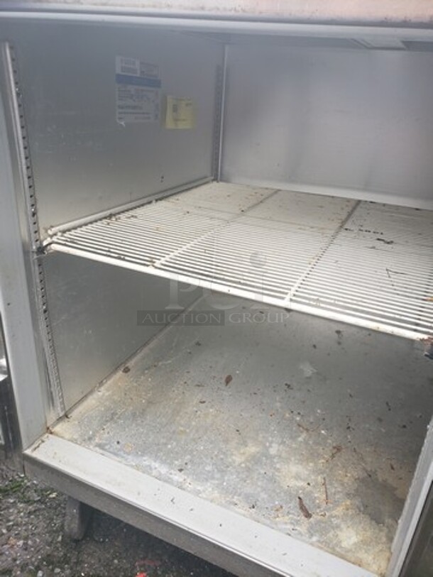 Beverage Air Sandwich Prep Table! Missing panel. - Image 4 of 7