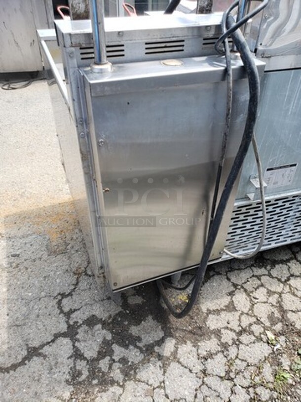 Pitco Electric Fryer!

480 V
3 PH
50/ 60 Hz  - Image 7 of 7