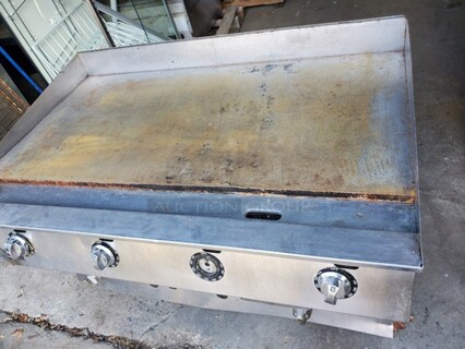 48" Countertop Griddle (One broken knob) Working!