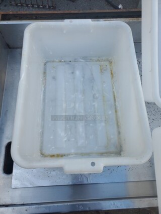 White 20" x 15" x 7" Heavy Duty Polyethylene Plastic Bus Tub 