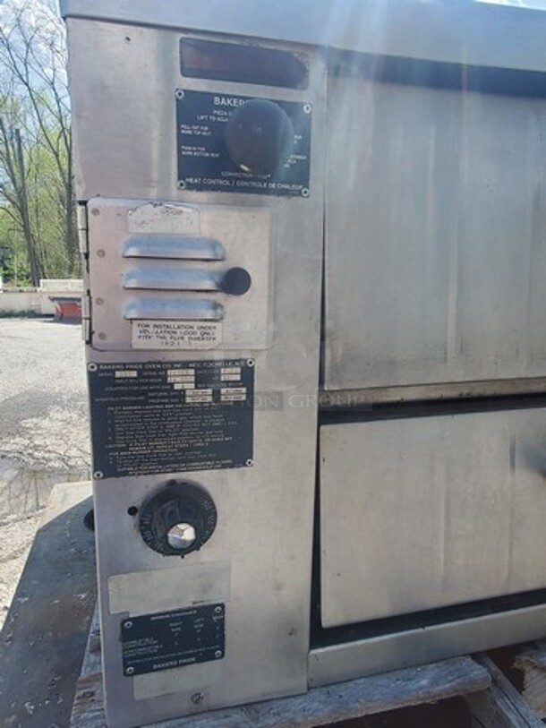 Bakers Pride 151 Single Deck Pizza Oven (Stones not included) Propane  - Image 4 of 7