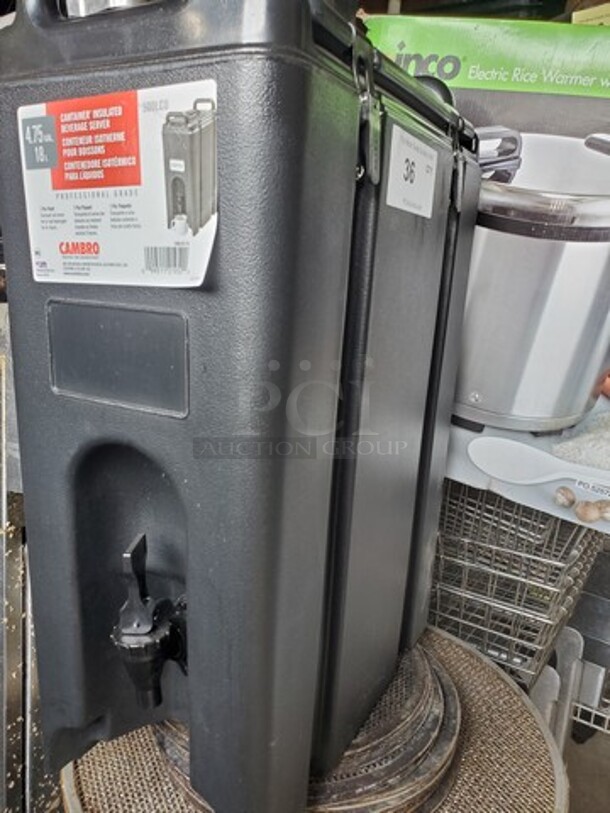 CAMBRO 4.75 Gal. Insulated Beverage Server  - Image 4 of 5