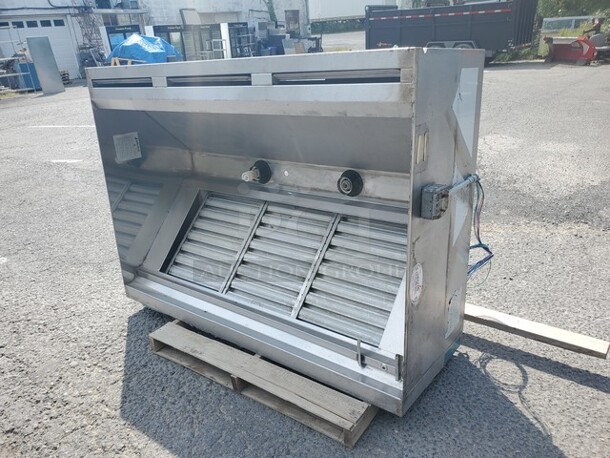 Ventmatic Commercial Exhaust Hood
Includes 3 Filters - Image 1 of 3