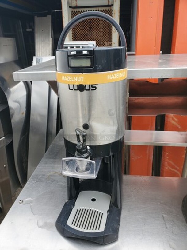 Fetco L3D-10 Luxus Thermal Dispenser
Dented on one side
 - Image 1 of 3