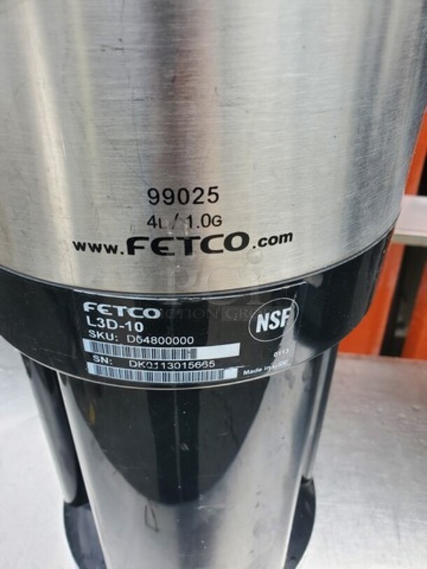 Fetco L3D-10 Luxus Thermal Dispenser
Dented on one side
 - Image 3 of 3