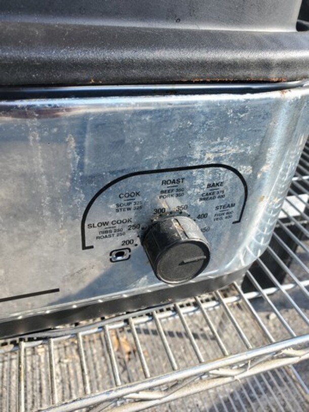 Nesco 18qt Roaster Oven
120 V.A.C.
1425 Watts - Image 2 of 2