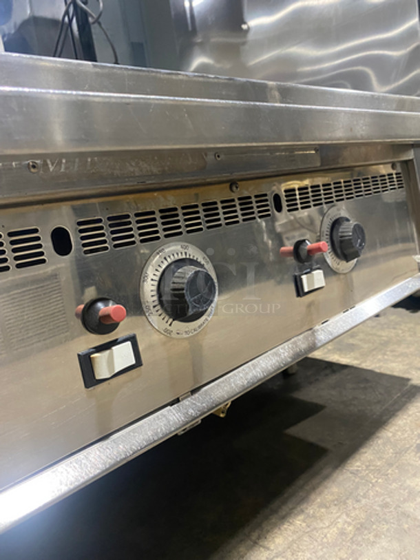 Keating Commercial Countertop Natural Gas Powered Grill! With Mirror Shine Grooved Grill! With Back And Side Splashes! All Stainless Steel! On Legs! Model: 36X36FLD SN: GG43239 - Image 7 of 9