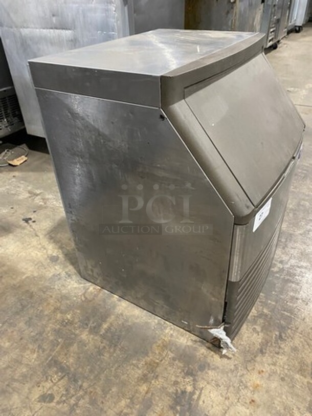 COOL! Manitowoc Commercial Ice Machine Head! Stainless Steel Body! On Legs! Model: QD0133W SN: 110066044 115V 60HZ 1 Phase - Image 2 of 7