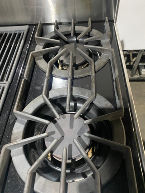 AMAZING! Viking Duel Fuel Powered 4 Burner Stove! With Built In Flat And Ribbed Griddle! With 2 Oven Underneath! Metal Oven Racks! All Stainless Steel! On Legs! - Image 6 of 12