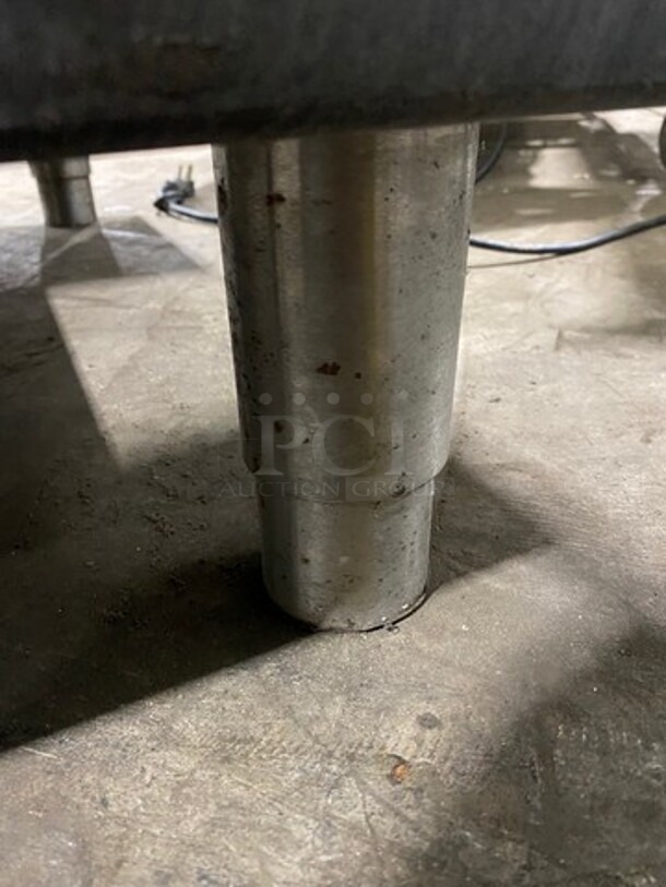 Manitowoc Commercial Ice Maker Machine! With Commercial Ice Bin! All Stainless Steel! On Legs! 2x Your Bid Makes One Unit! Model: IY0504A161 SN: 1101201409 115V 60HZ 1 Phase, Model: B400 SN: 110867279 - Image 7 of 9