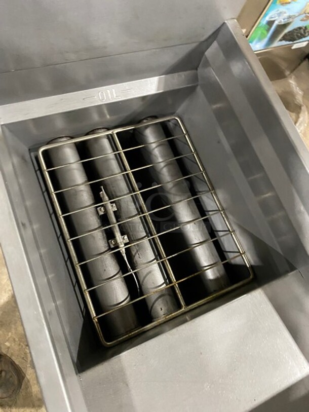 Vulcan All Stainless Steel Commercial Natural Gas Powered Deep Fat Fryer!  MODEL 1VEG35M1 SN: DV1133289 - Image 5 of 8
