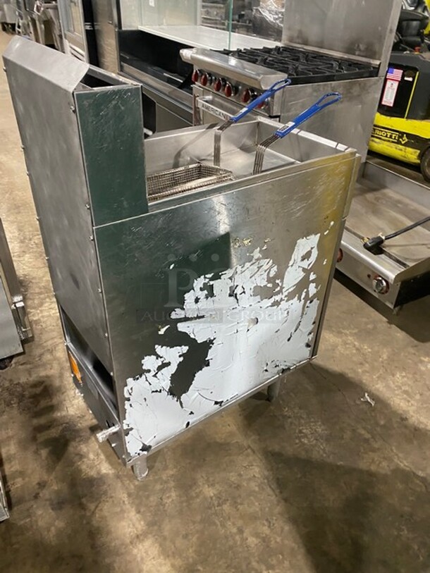 American Range Commercial Natural Gas Powered Deep Fat Fryer! All Stainless Steel! With Back Splash! With 2 Frying Baskets! On Legs! Model AF35/5G! - Image 4 of 8