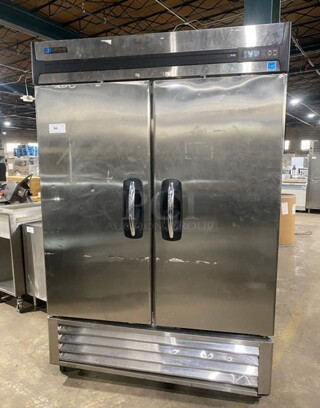 Master Bilt Commercial 2 Door Reach In Refrigerator! With Poly Coated Racks! All Stainless Steel! On Casters! MODEL F49S SN: 15020098 115V 1PH 