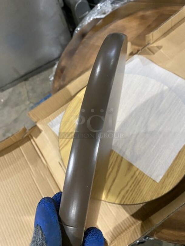 NEW! IN THE BOX! G & G 18" Round Wooden Pattern Tabletop! 3x Your Bid! - Image 4 of 5