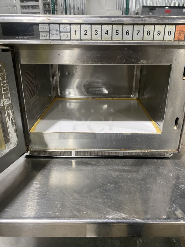 Panasonic Heavy Duty Commercial Microwave Oven! Eletric Powered! Working When Removed! MODEL:NE-1757R! - Image 2 of 7