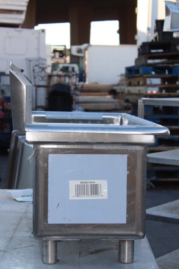 BRAND NEW SCRATCH & DENT! Regency 600S31014G 39" 16-Gauge Stainless Steel Three Compartment Commercial Sink Without Drainboards - 10" x 14" x 12" Bowls - Image 3 of 7