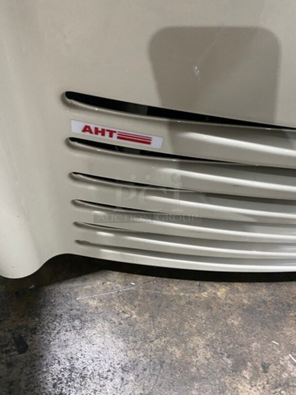 AHT Commercial Refrigerated Open Grab-N-Go Display Case! Model: ACXLULLED SN: 30456200000798 208/230V 60HZ 1 Phase - Image 2 of 7