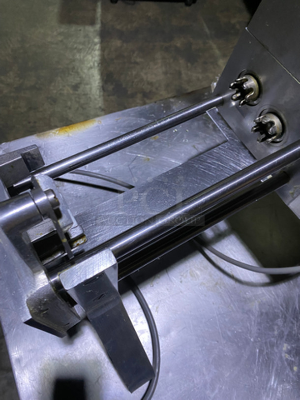 Hobart Commercial Countertop Meat Tenderizer Machine! Stainless Steel Body! Model: 403 SN: 311555973 115V 60HZ 1 Phase - Image 5 of 7